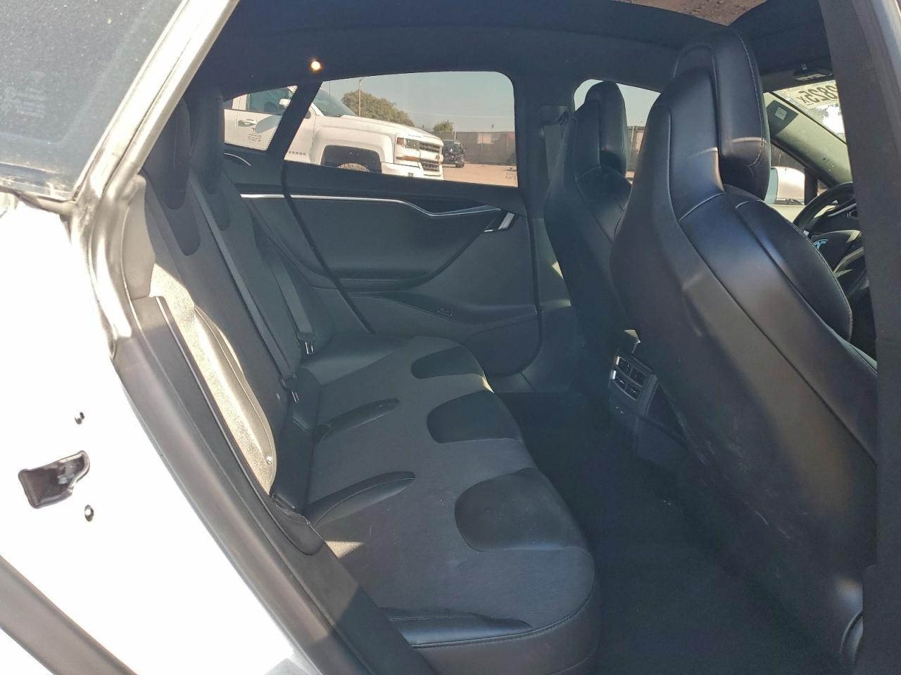 Tesla Model S Image 10