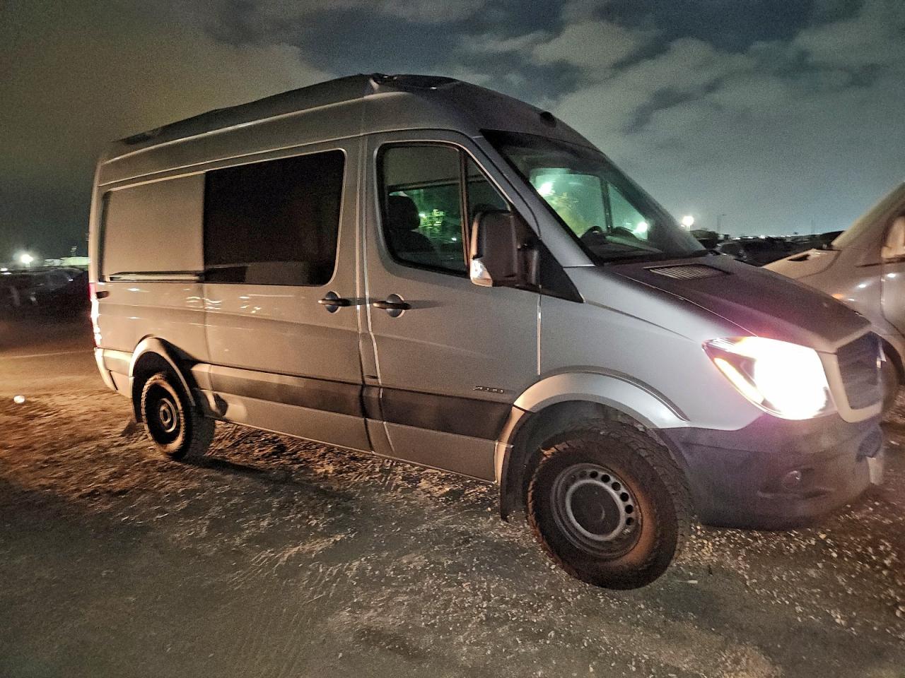 Mercedes-Benz Sprinter 2500 Image 10