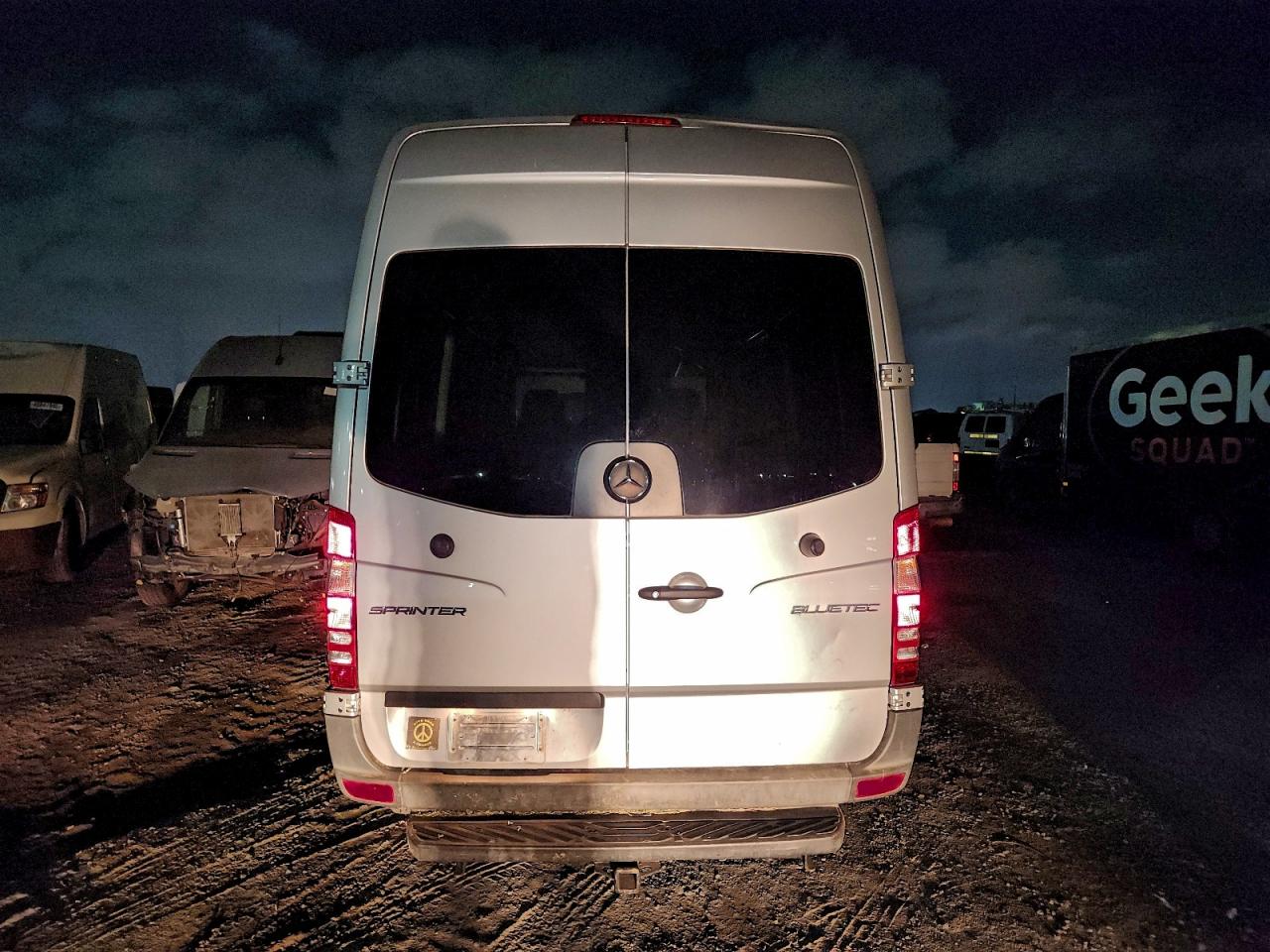 Mercedes-Benz Sprinter 2500 Image 12