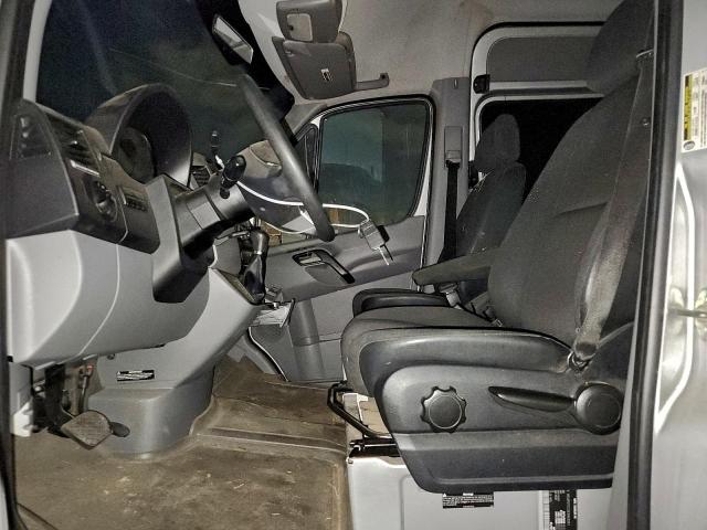 Mercedes-Benz Sprinter 2500 Image 13
