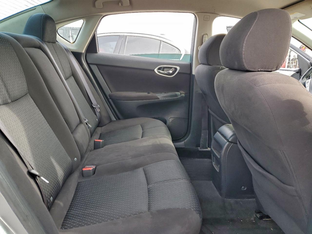 Nissan Sentra S Image 6