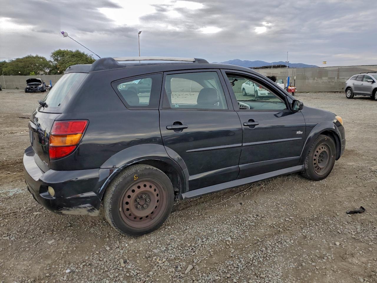 Pontiac Vibe Image 3