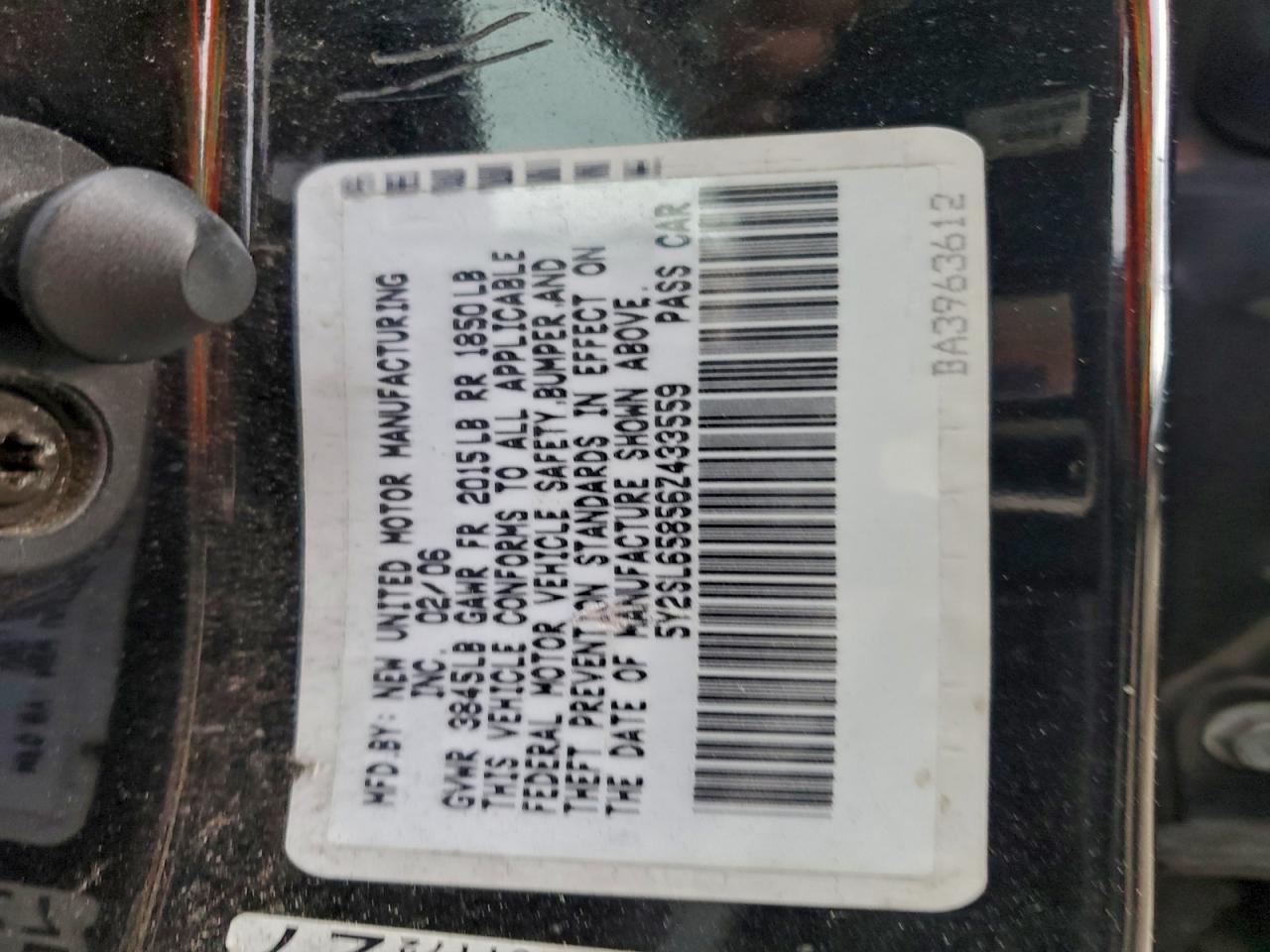 Pontiac Vibe Image 2