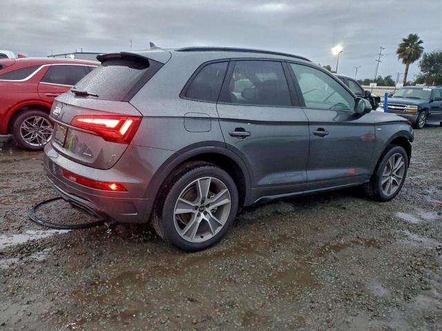 Audi Q5 Premium 45 Image 2