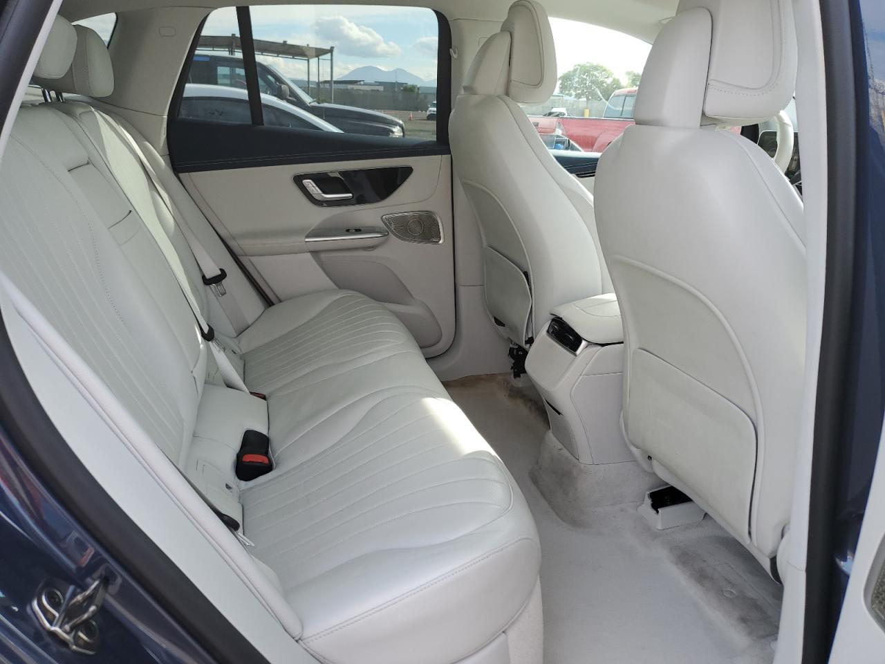 Mercedes-Benz EQE 350+ Image 7