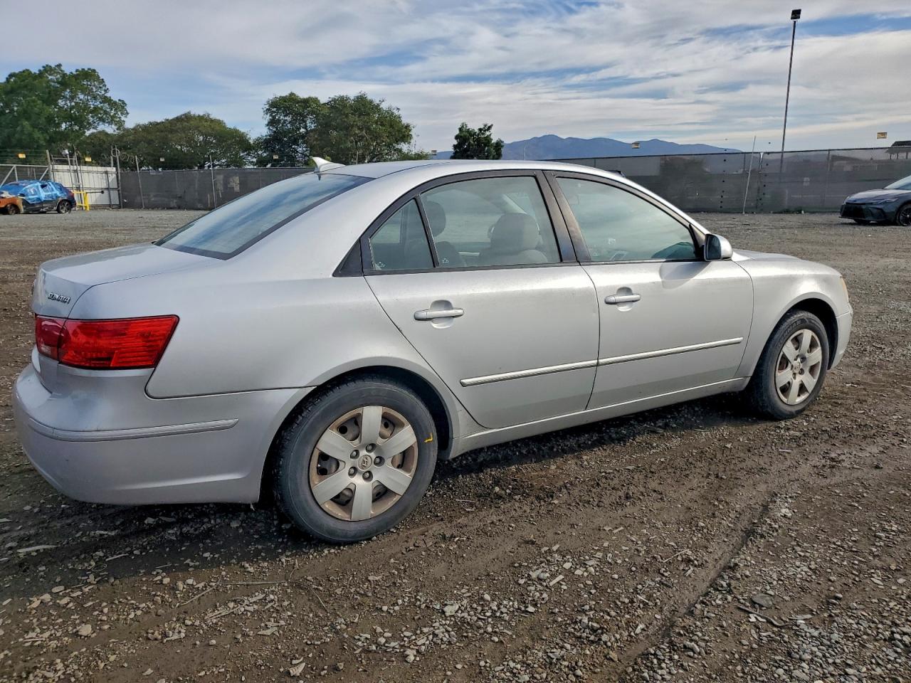 Hyundai SONATA Gls Image 3