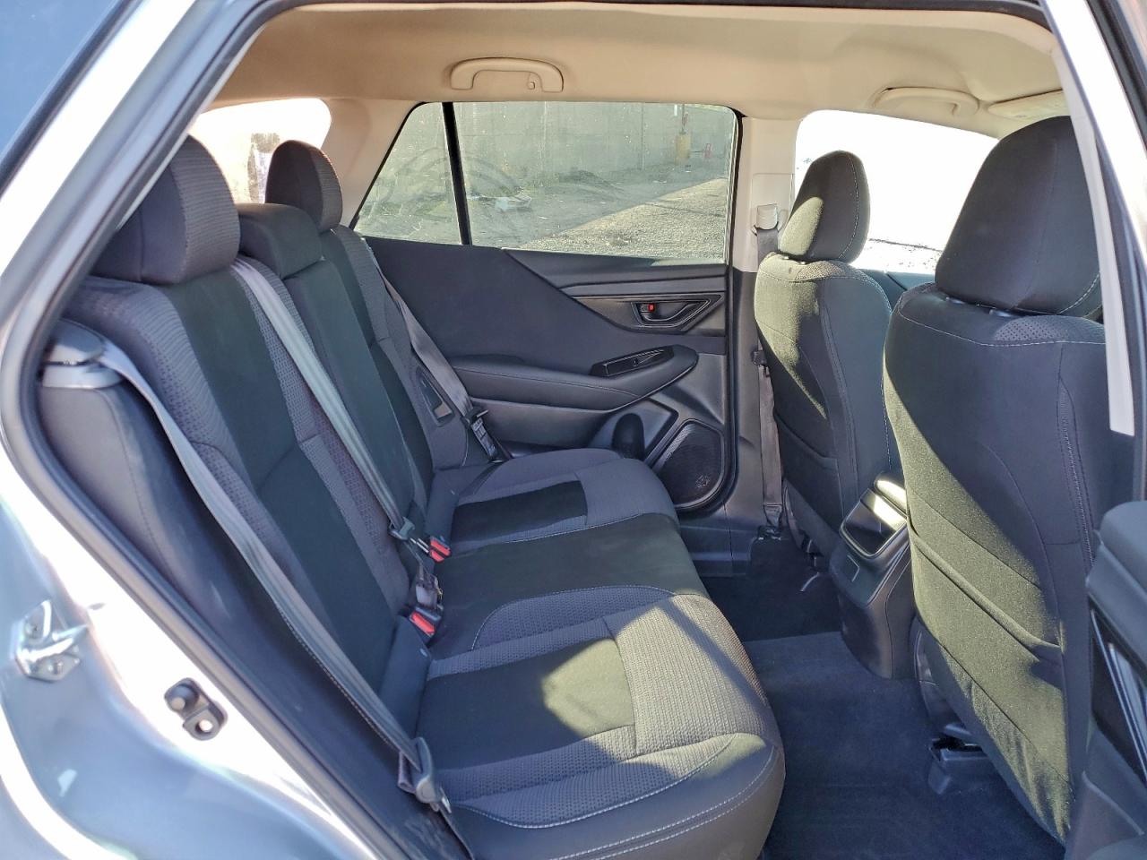 Subaru Legacy Image 13