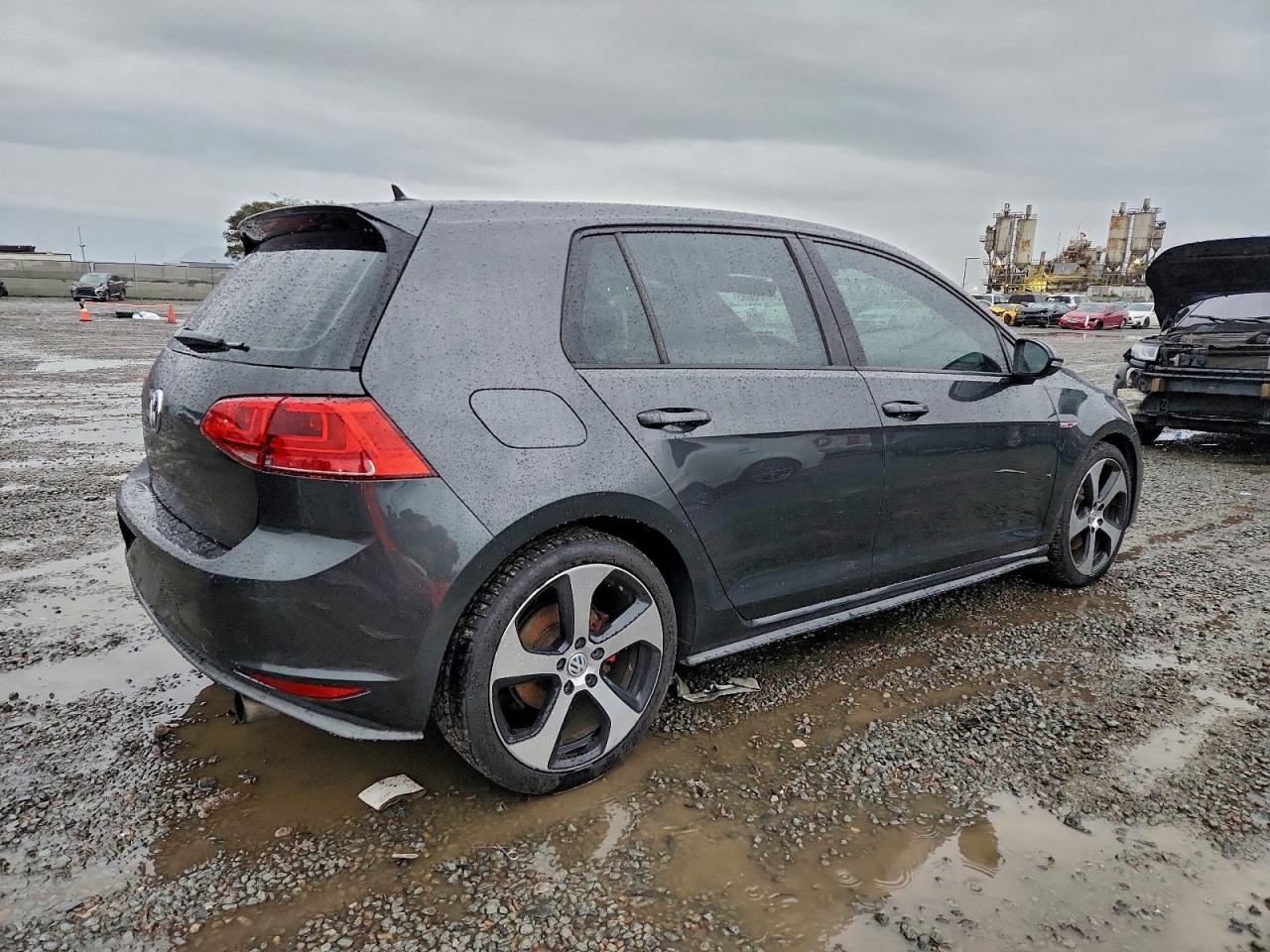 Volkswagen GTI Image 3