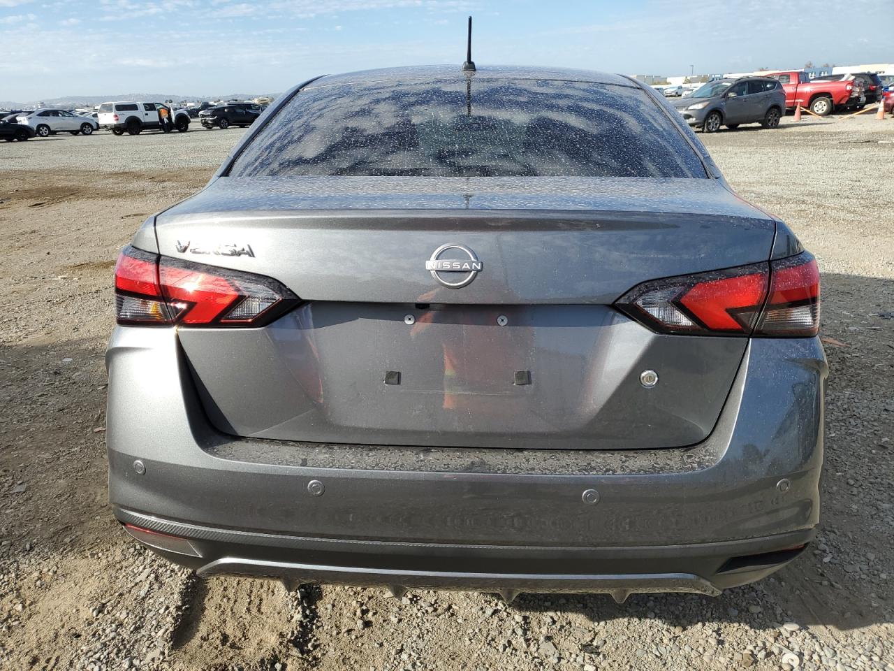 Nissan Versa S Image 11