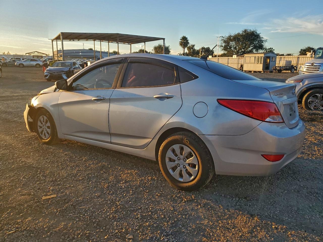 Hyundai ACCENT Se Image 9