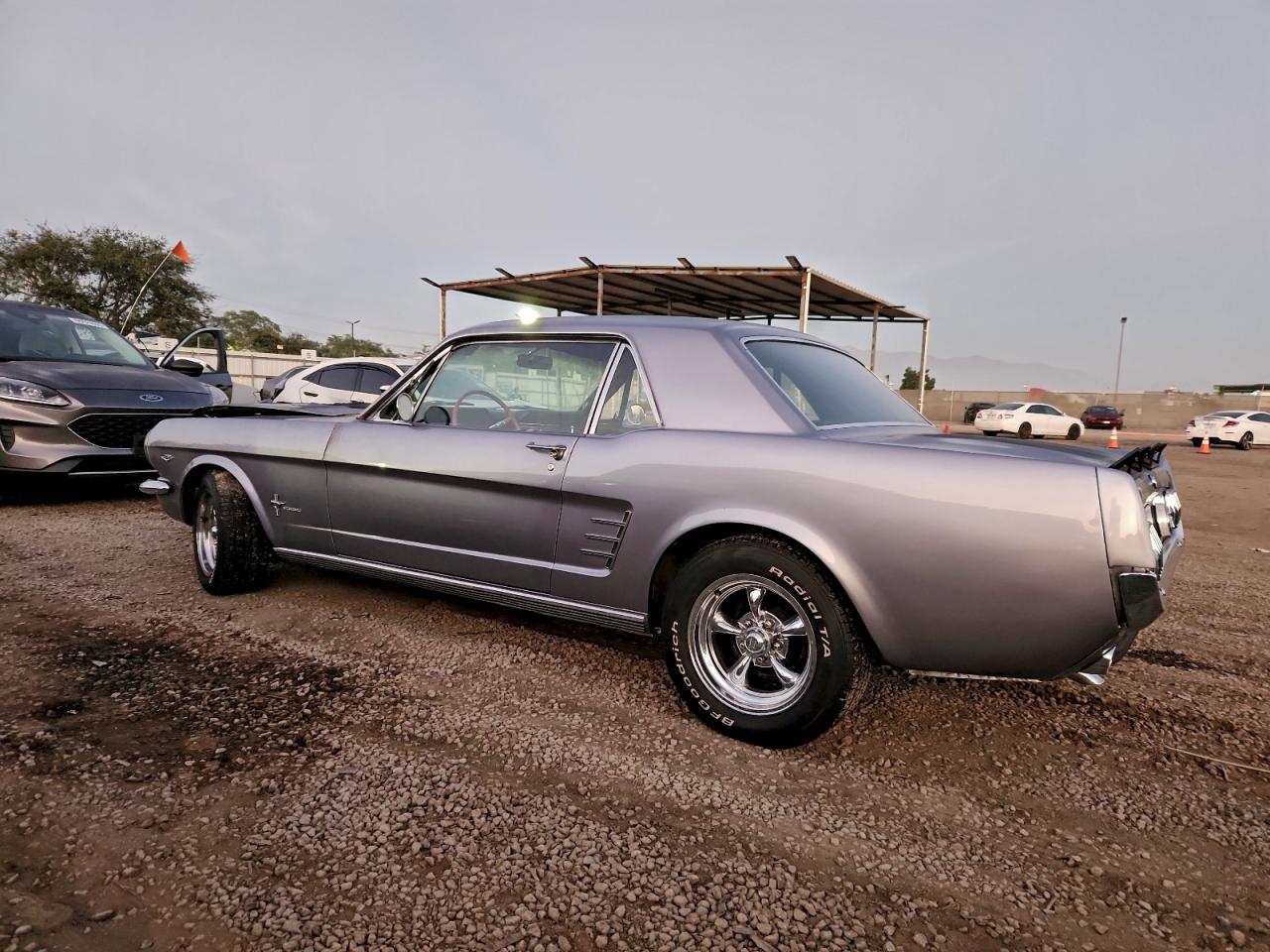 Ford Mustang Image 3