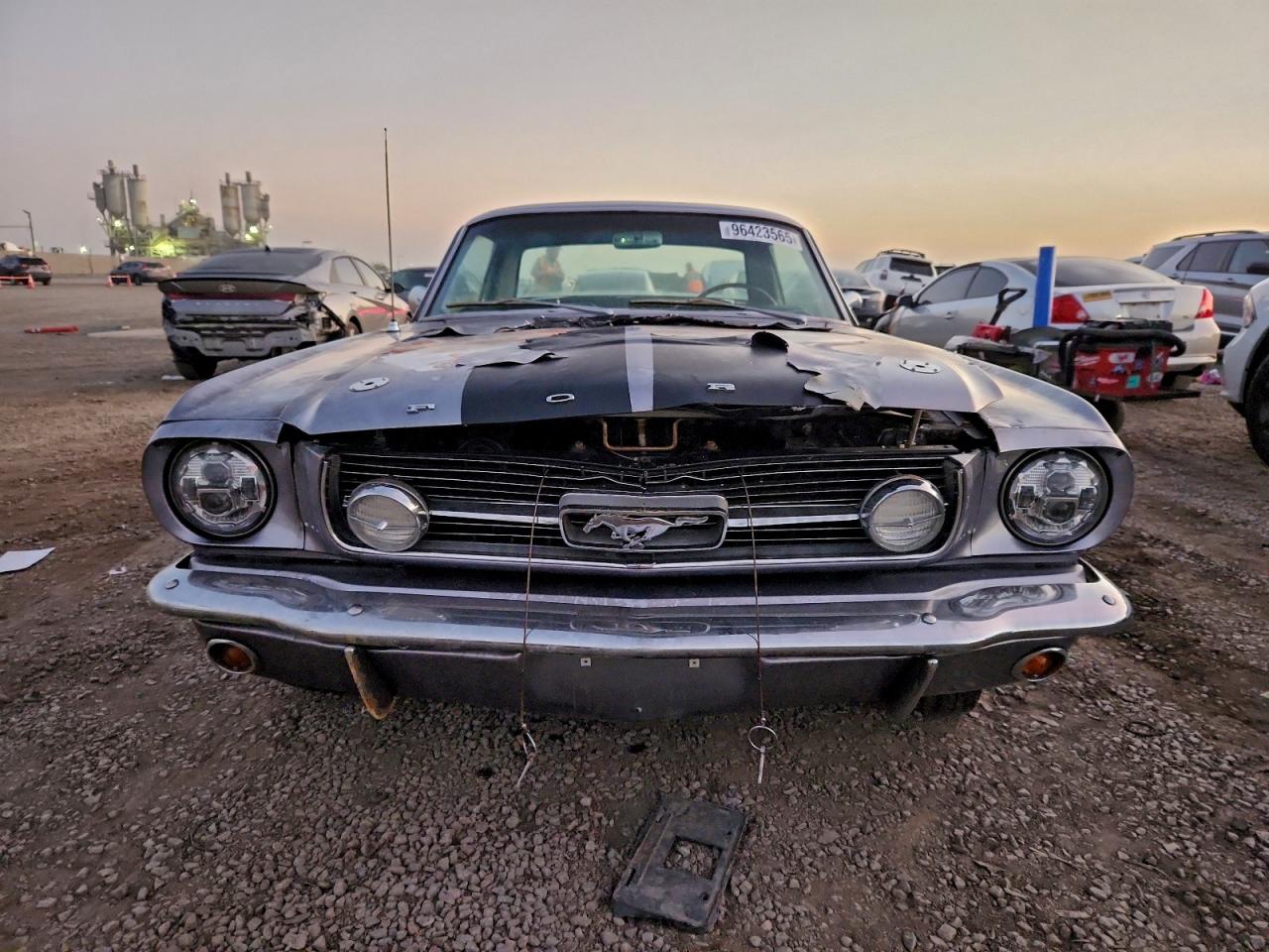 Ford Mustang Image 12