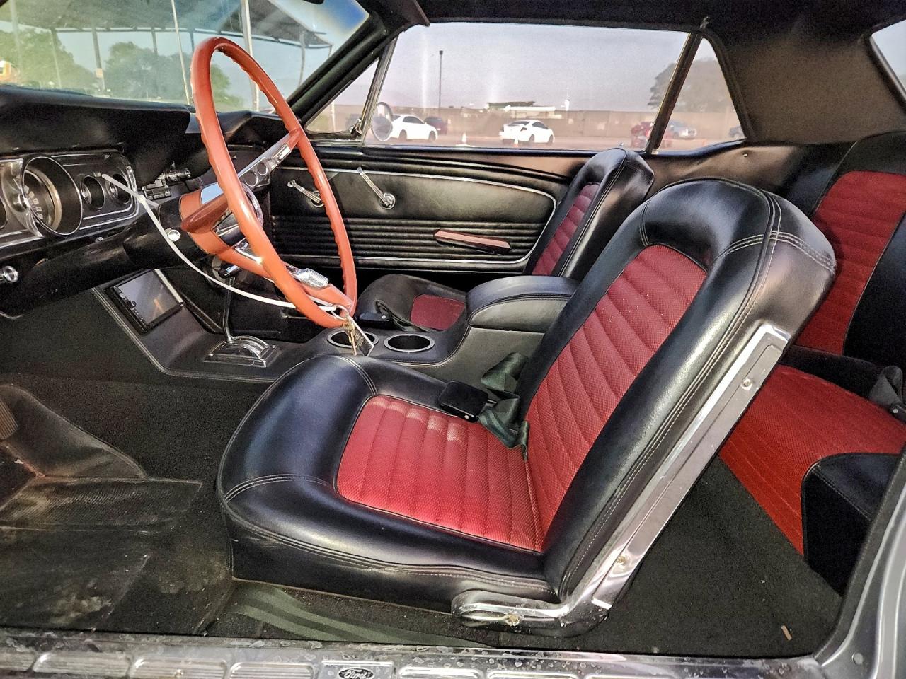 Ford Mustang Image 4