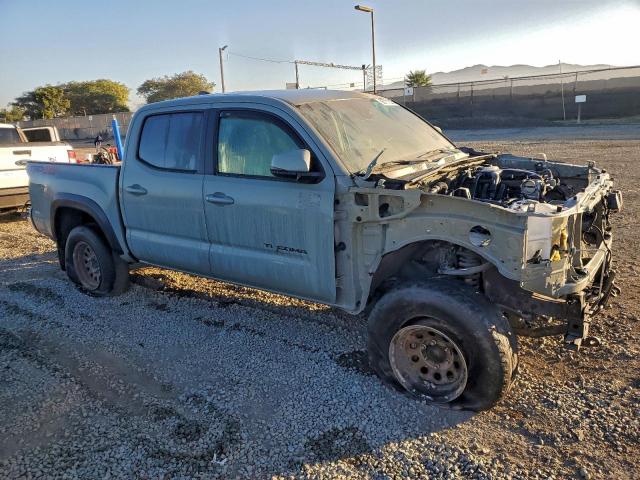 Toyota Tacoma Double Cab Image 3
