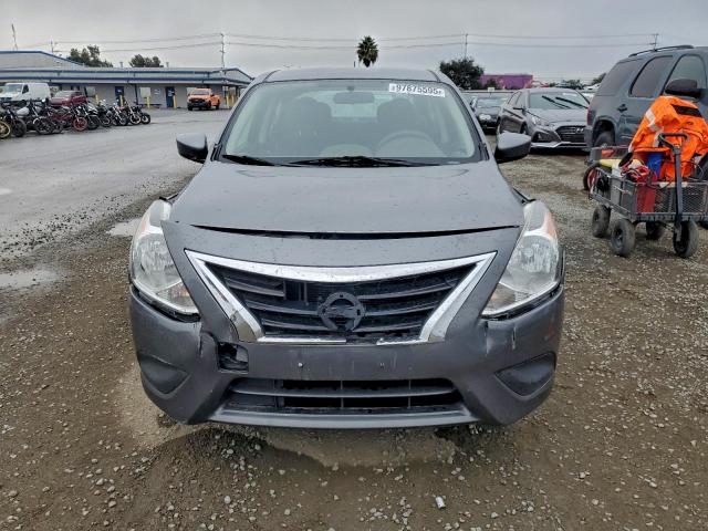 Nissan Versa S Image 4