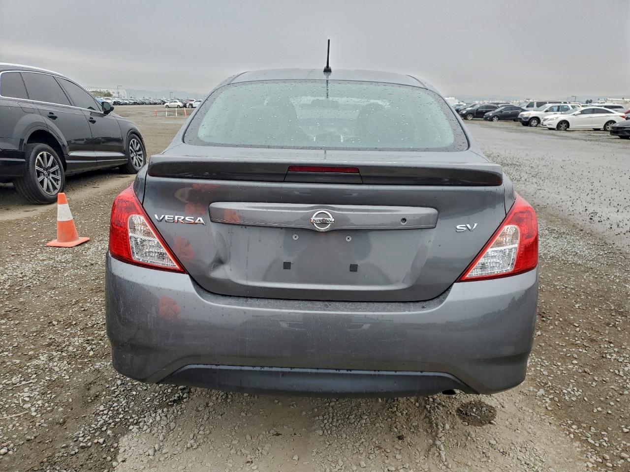 Nissan Versa S Image 7