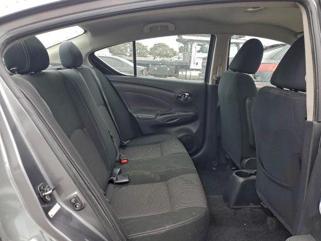 Nissan Versa S Image 10