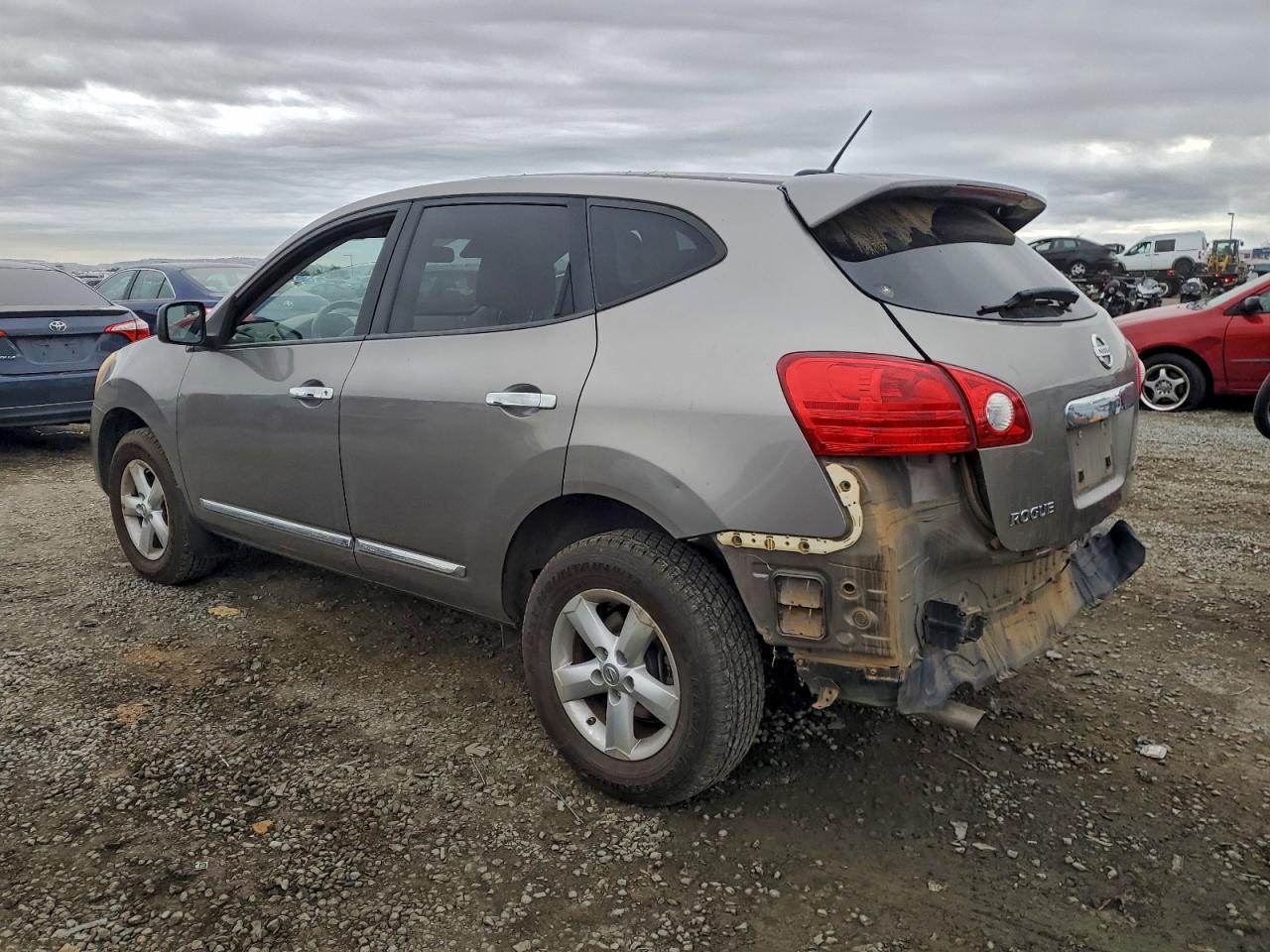 Nissan Rogue S Image 4