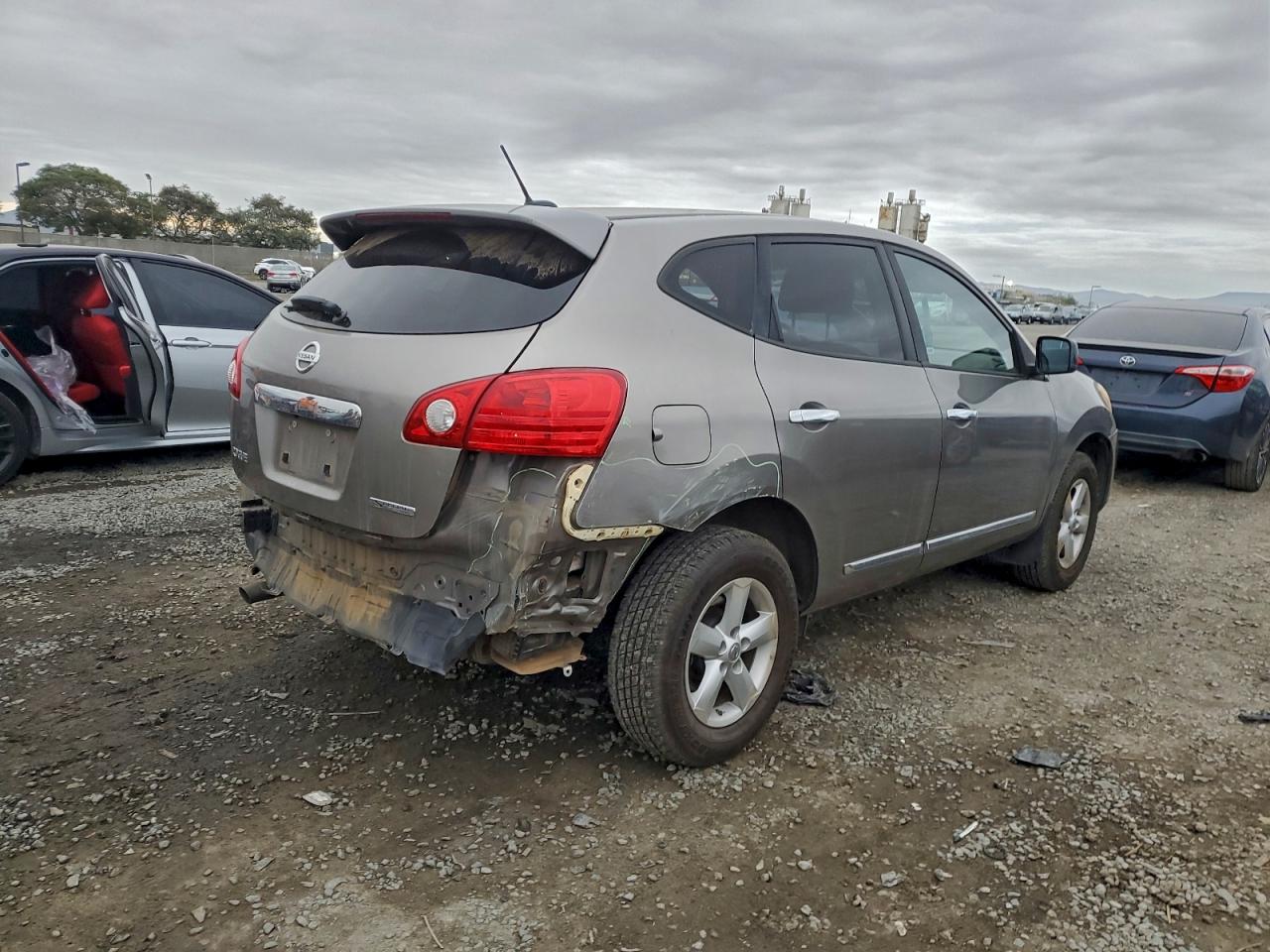 Nissan Rogue S Image 5