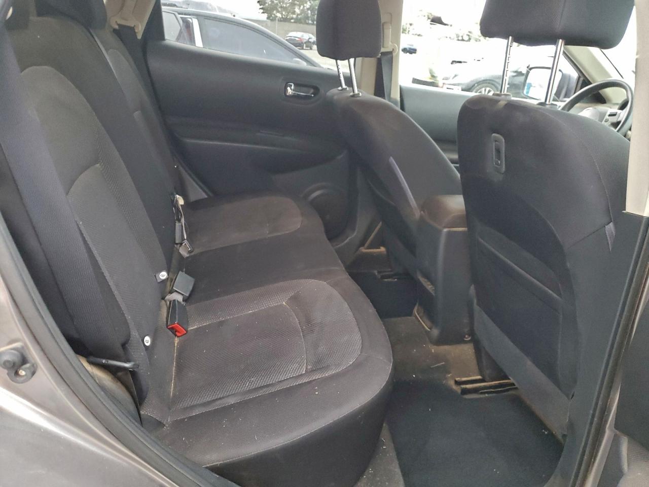 Nissan Rogue S Image 2