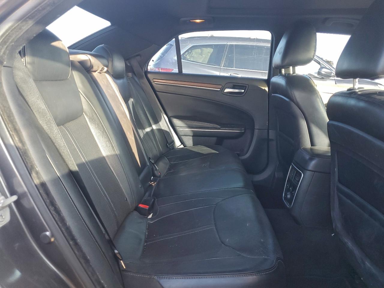 Chrysler 300 Varvatos Image 8