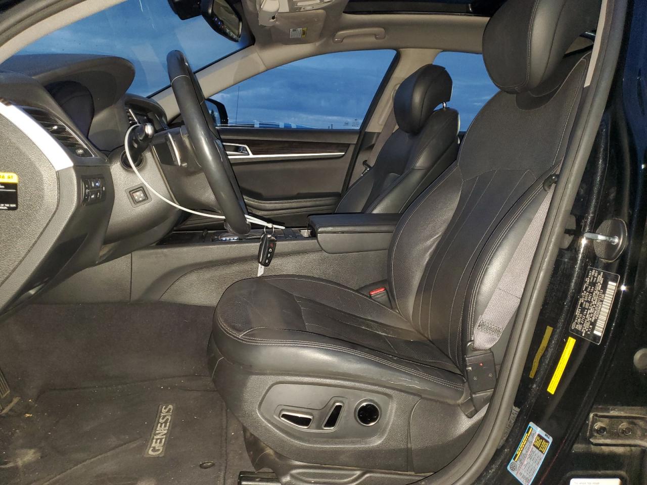 Hyundai Genesis 3.8l Image 8