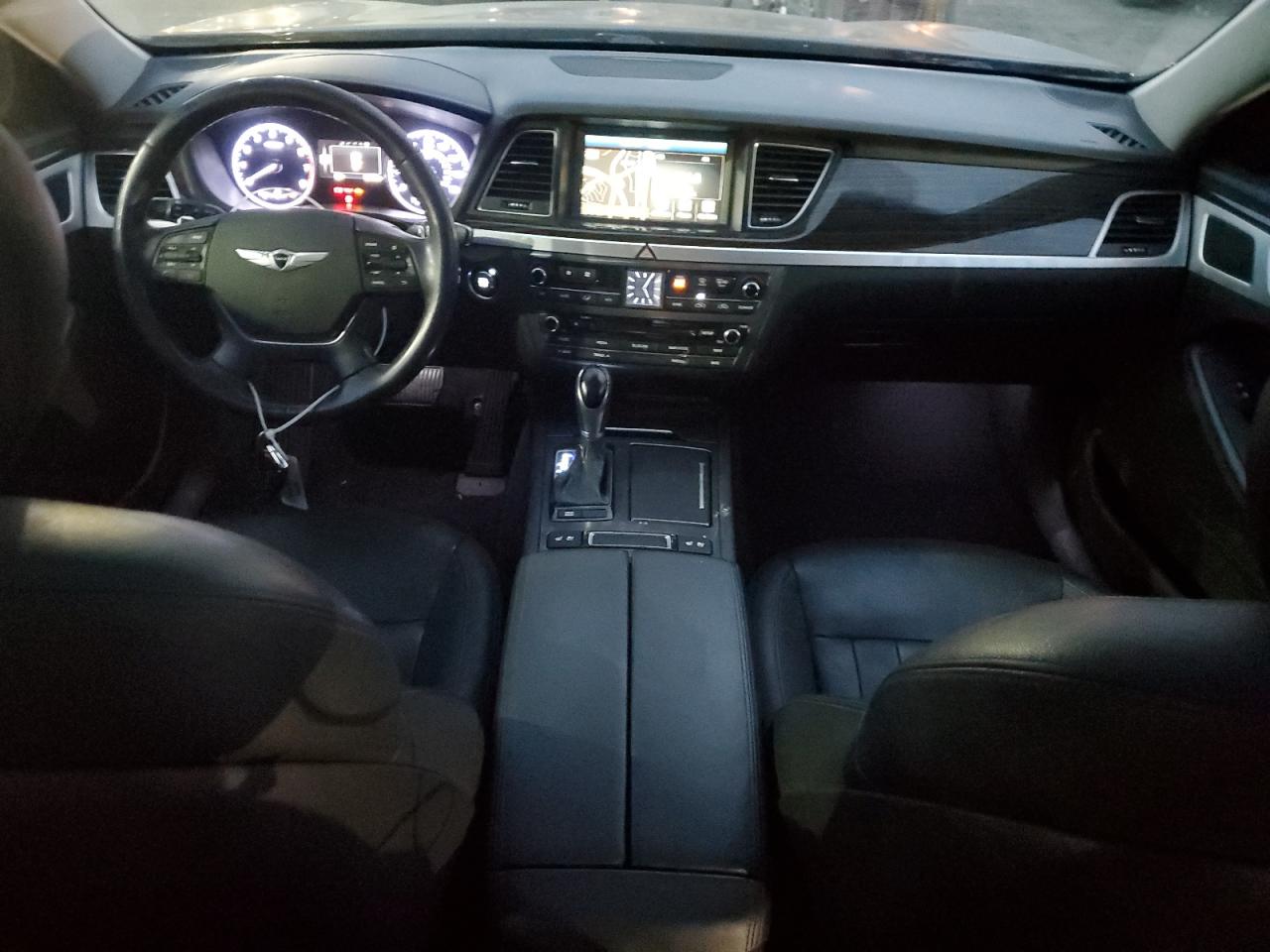Hyundai Genesis 3.8l Image 10