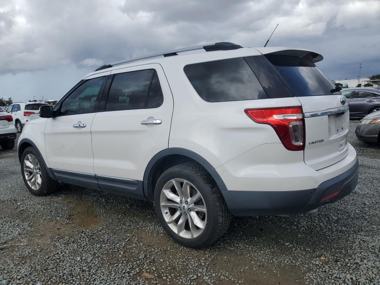 Ford Explorer Limited Image 3