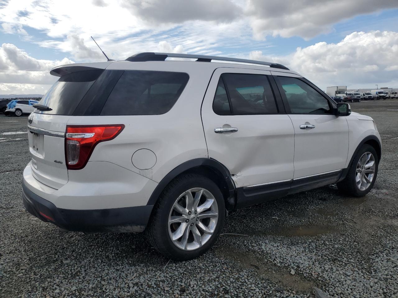 Ford Explorer Limited Image 5