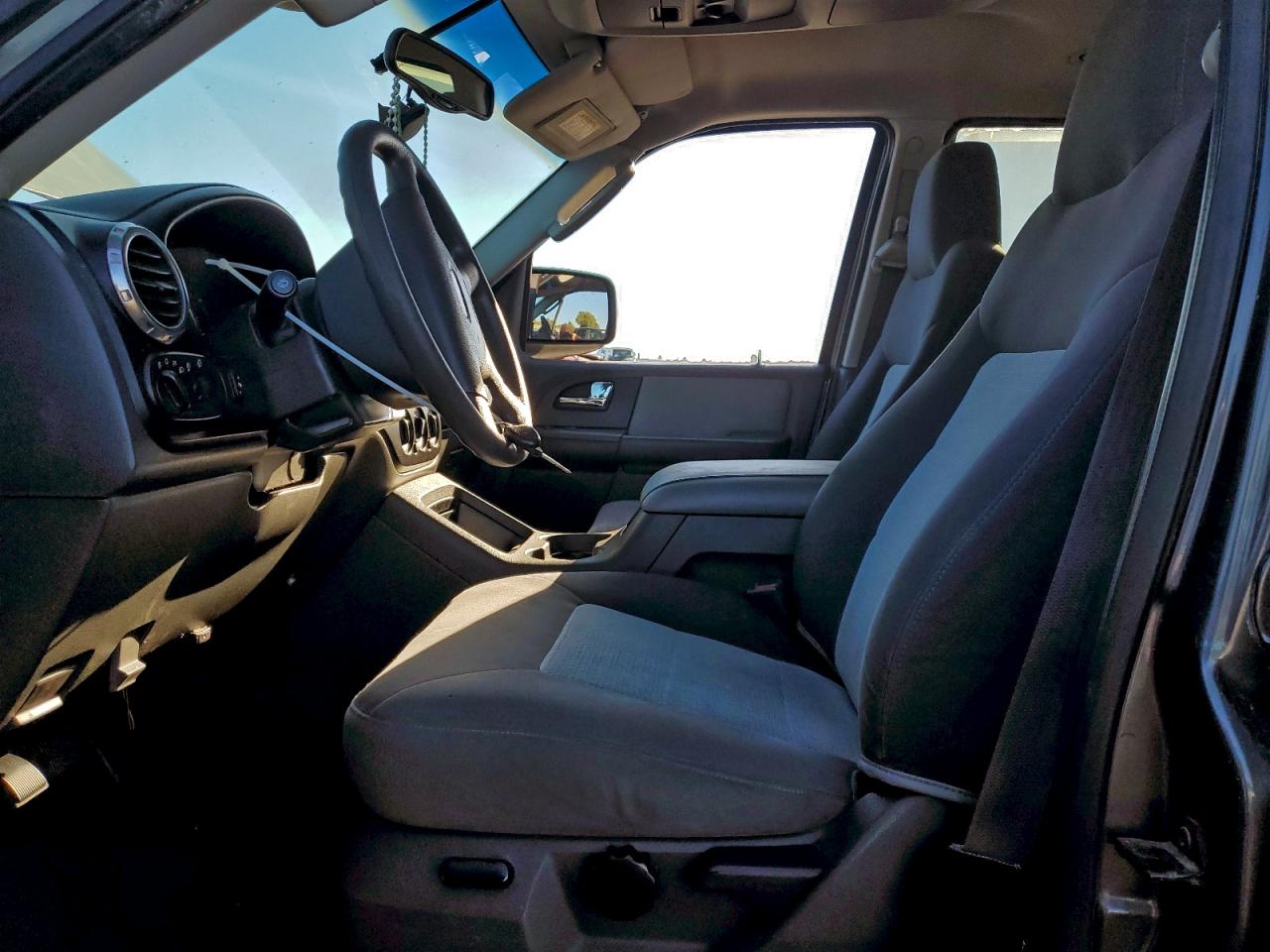 Ford Expedition Xlt Image 9