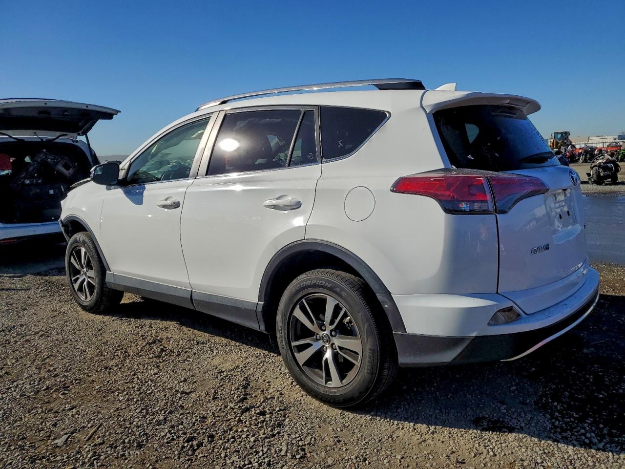 Toyota RAV4 Xle Image 3