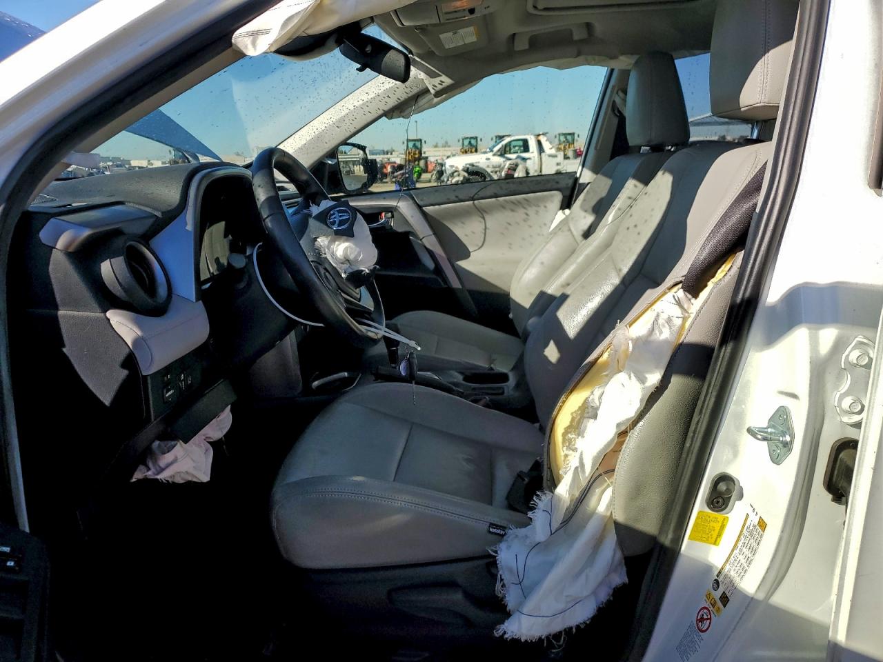 Toyota RAV4 Xle Image 5