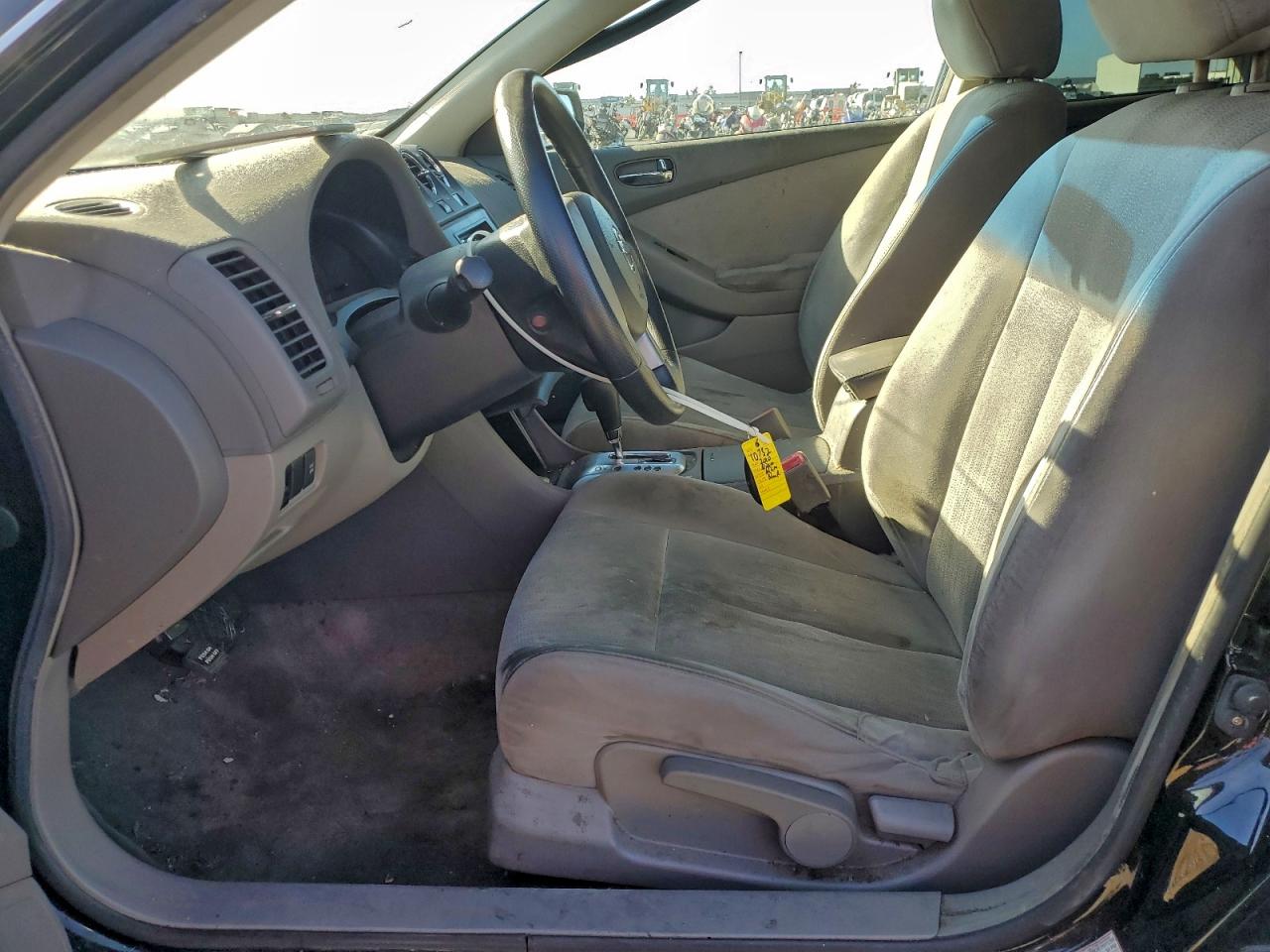 Nissan Altima Base Image 7