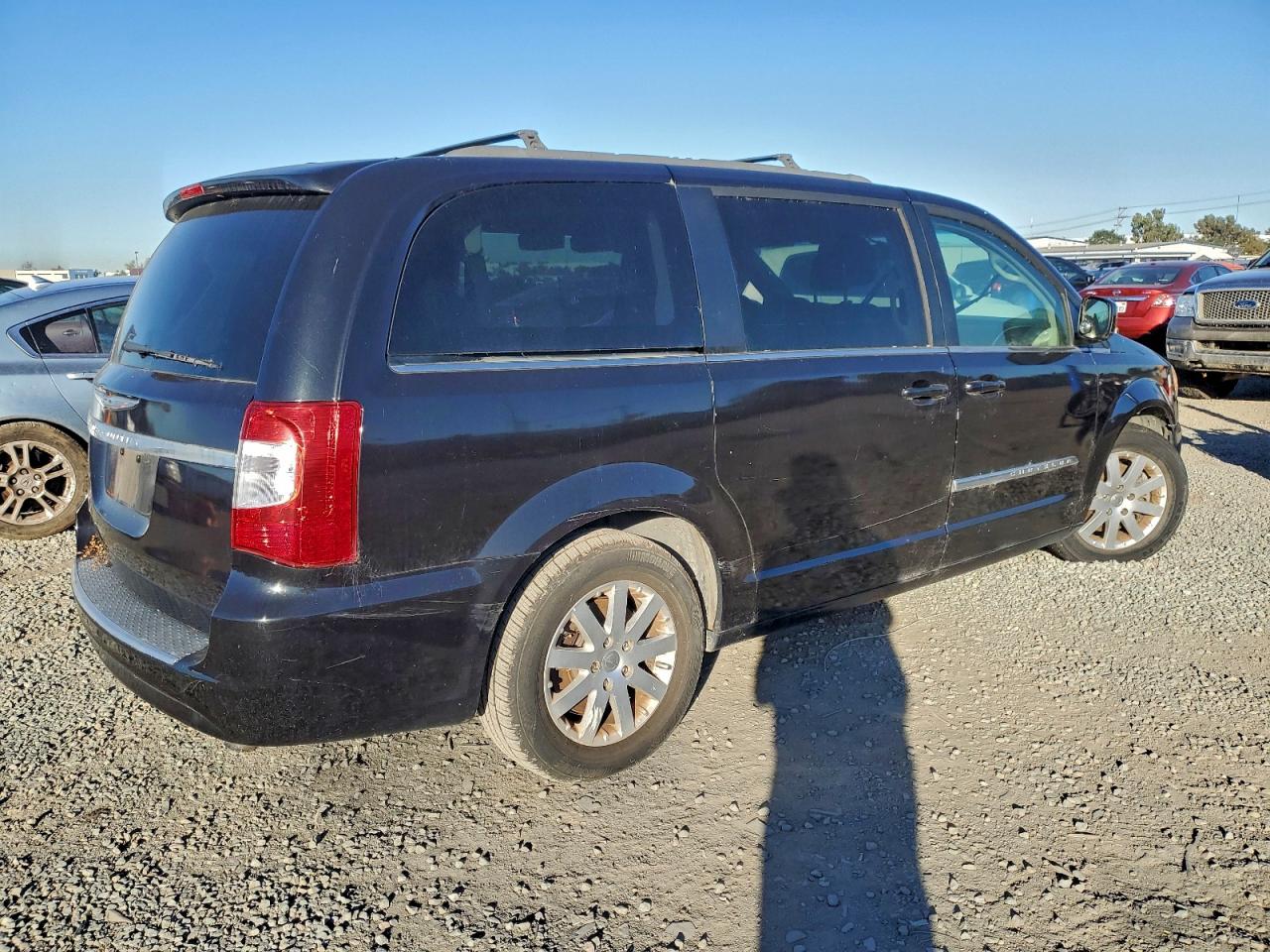 Chrysler Minivan Touring Image 2