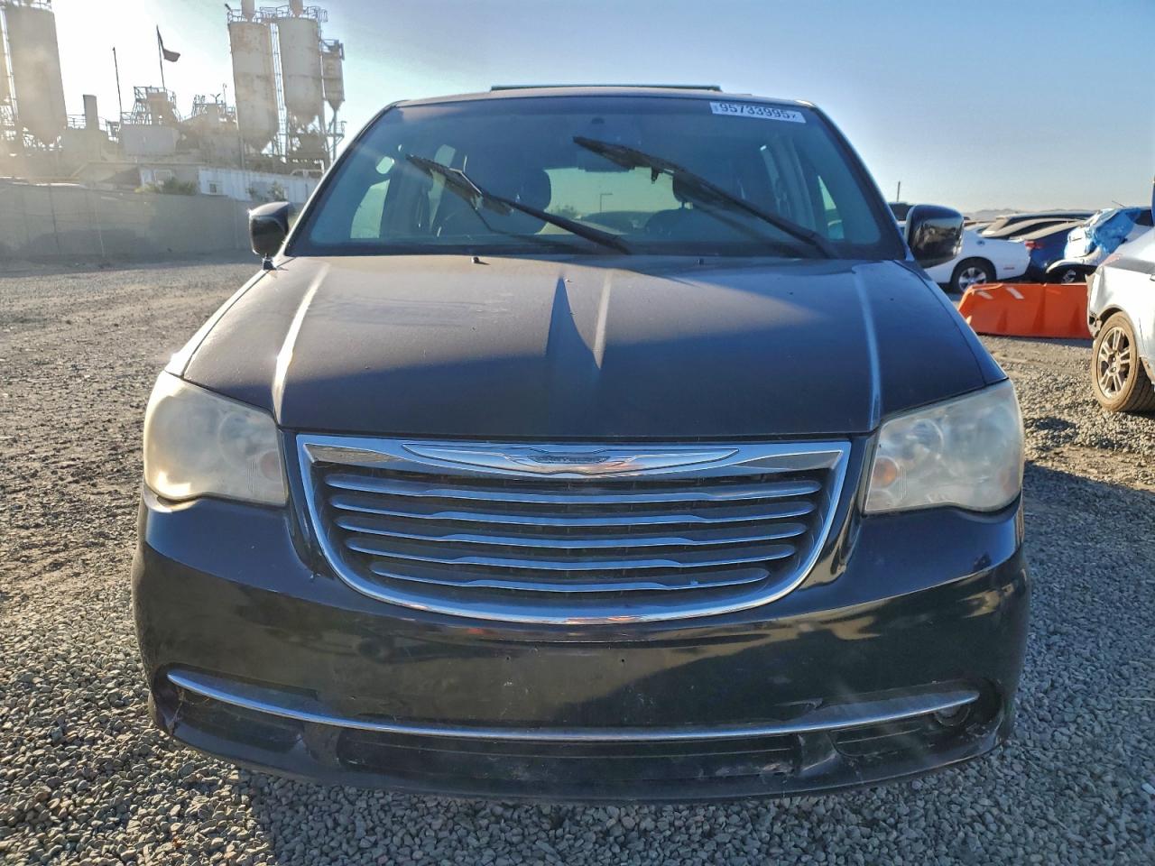 Chrysler Minivan Touring Image 4