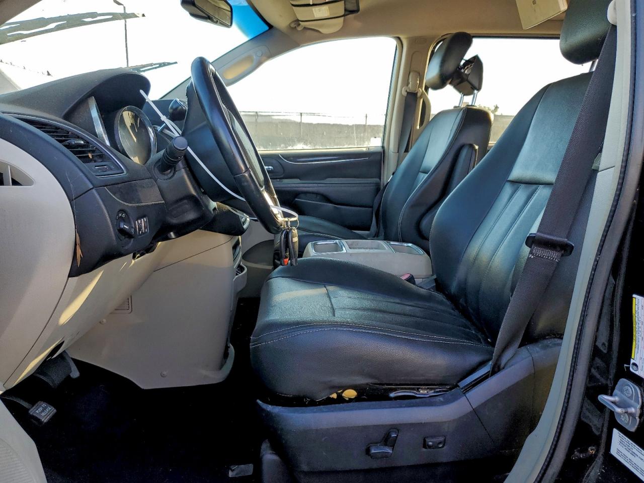 Chrysler Minivan Touring Image 7