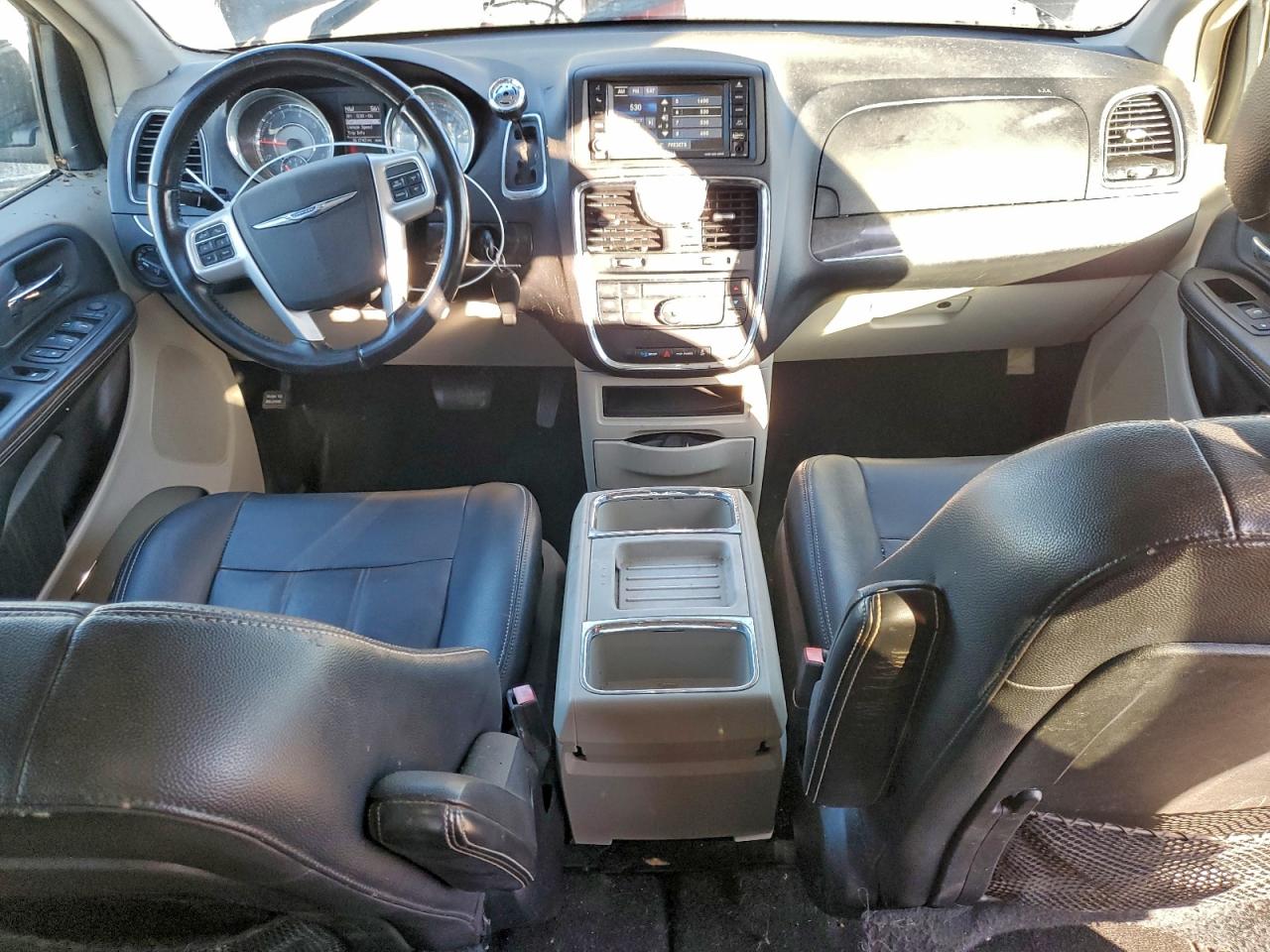 Chrysler Minivan Touring Image 5