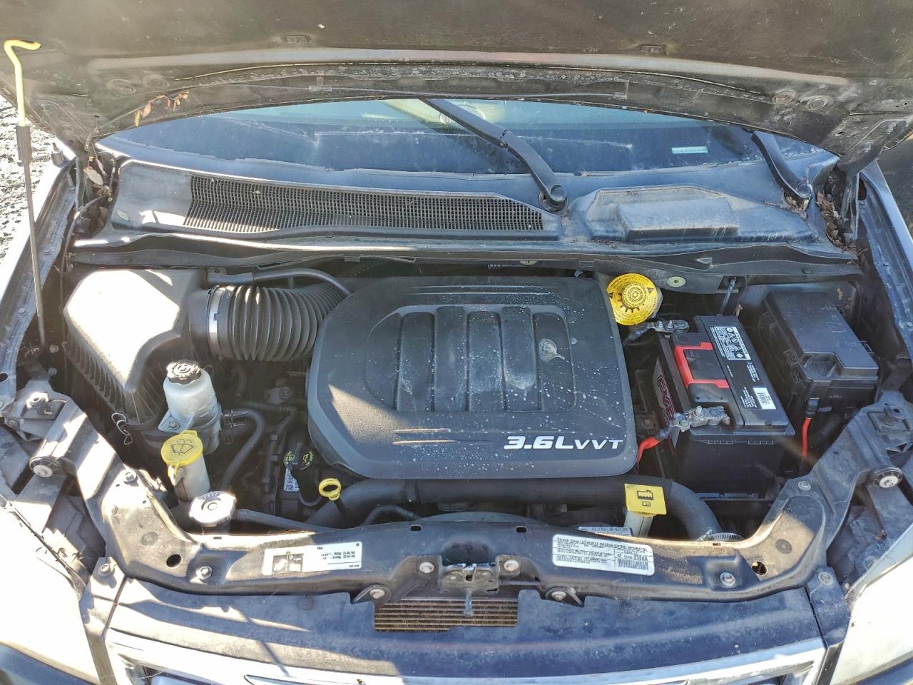 Chrysler Minivan Touring Image 9