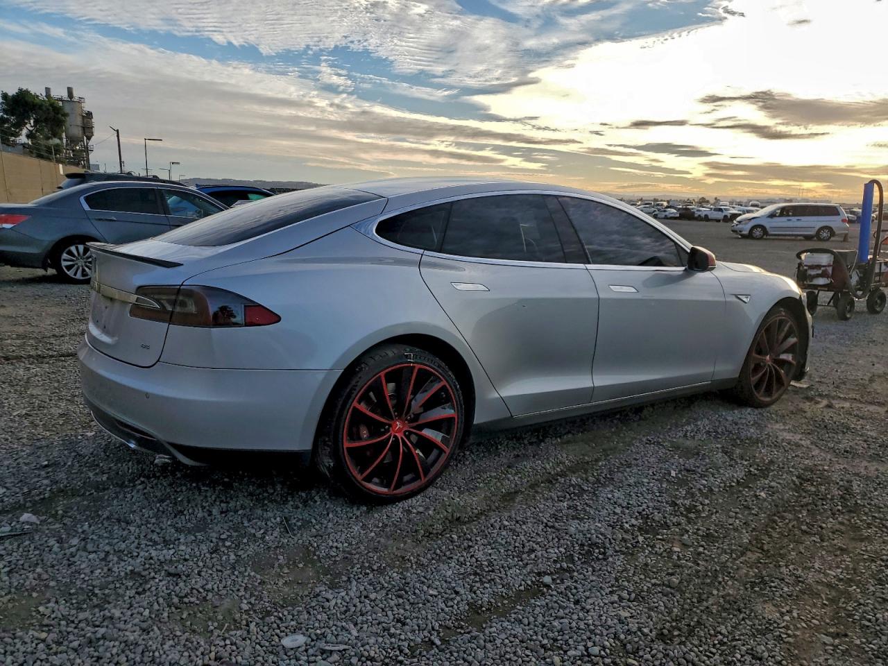 Tesla Model S Image 12