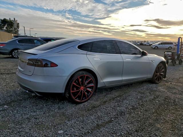 Tesla Model S Image 12