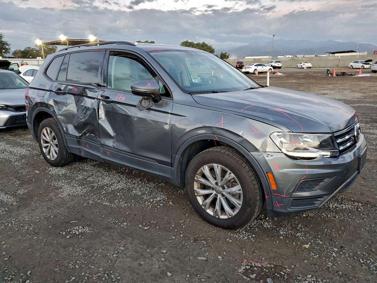 Volkswagen Tiguan S Image 9