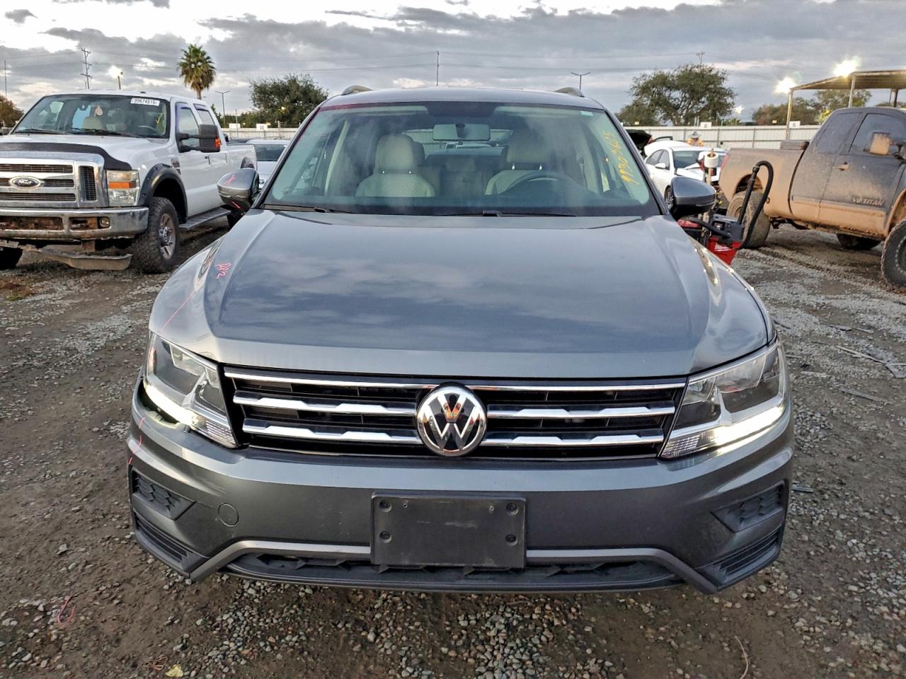 Volkswagen Tiguan S Image 11