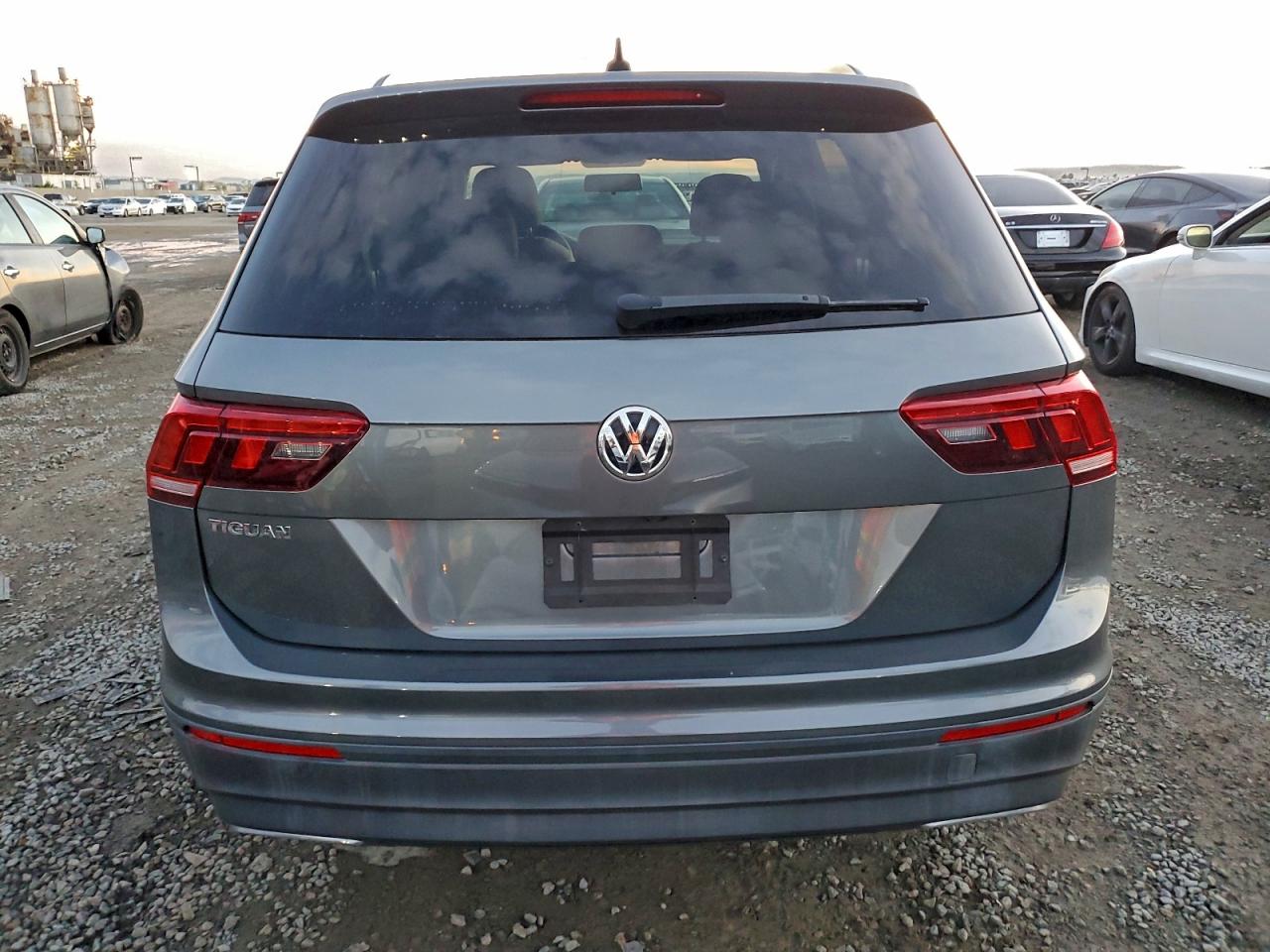 Volkswagen Tiguan S Image 6