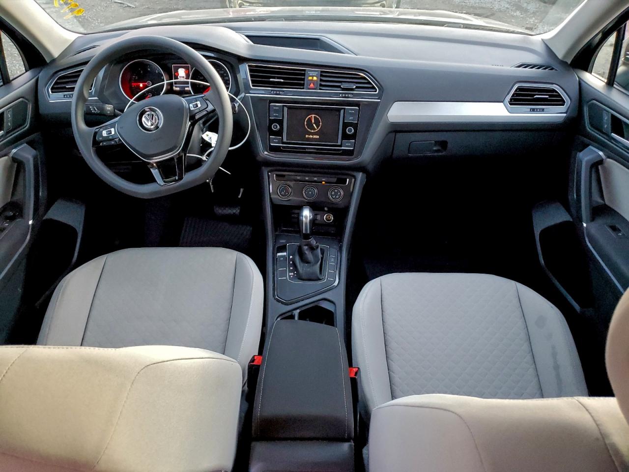 Volkswagen Tiguan S Image 8