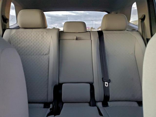 Volkswagen Tiguan S Image 10