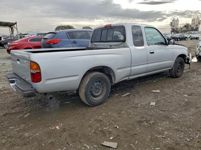 Toyota Tacoma Xtracab Image 2