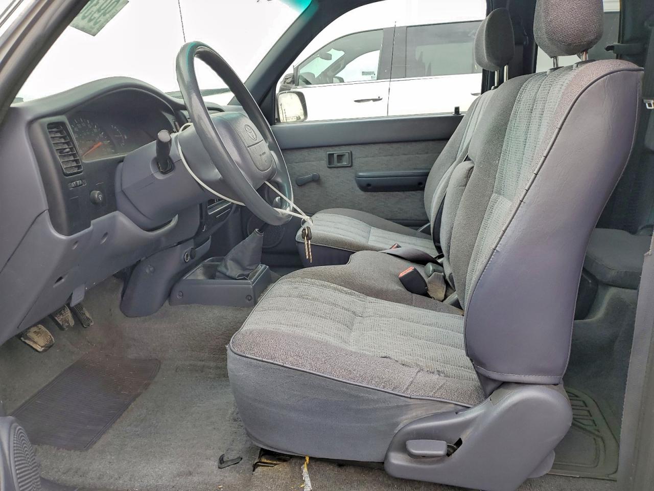 Toyota Tacoma Xtracab Image 7