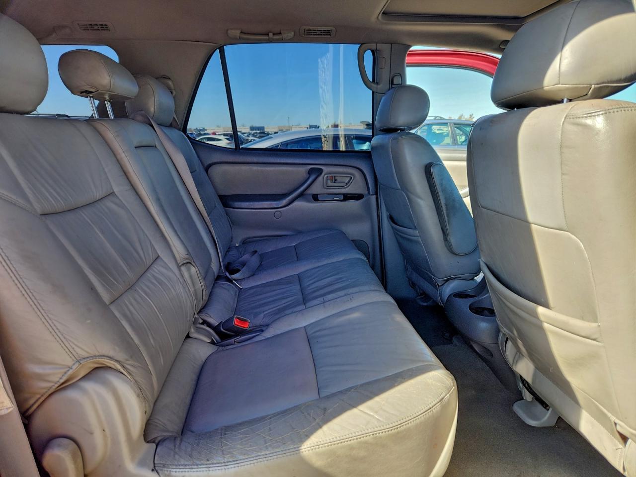 Toyota Sequoia Sr5 Image 2