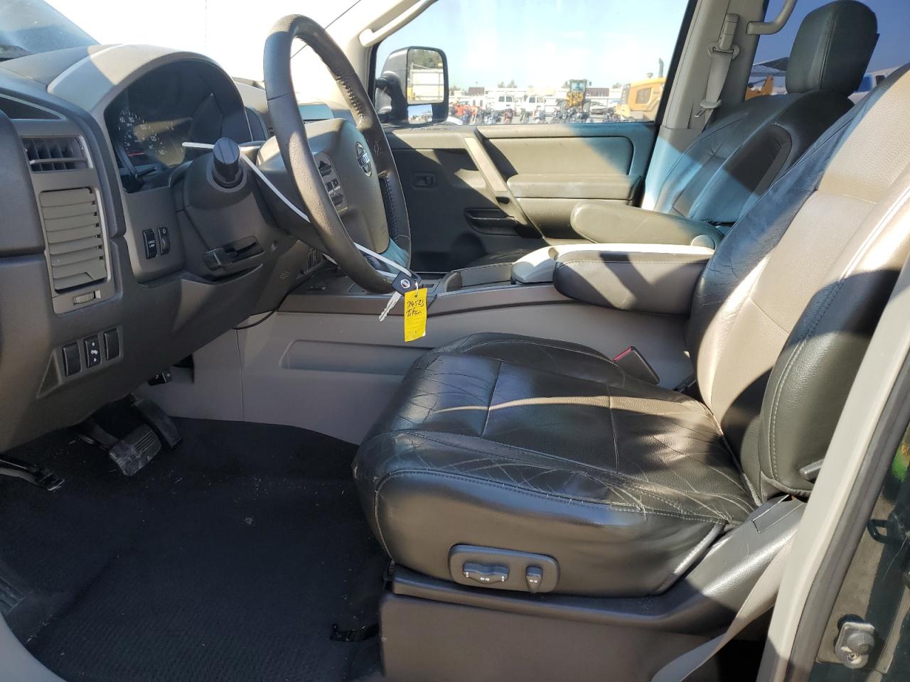 Nissan Titan Xe Image 10