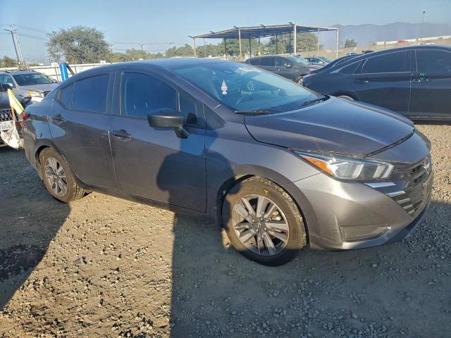 Nissan Versa S Image 5